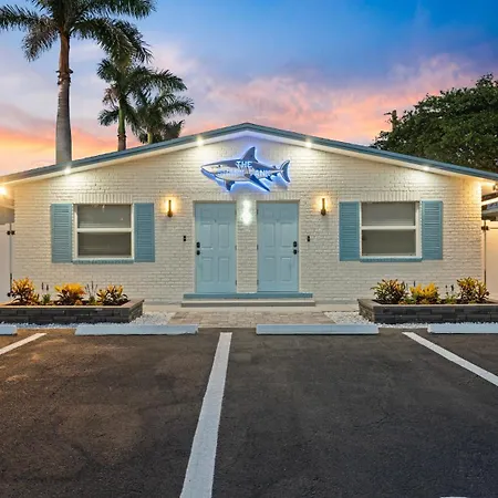 The Shark Tank Cocoa Beach - Downtown Cocoa Beach'S Only 8Br, Sleeps 20 - 4 Units & Walk To Beach, Shops, Restaurants